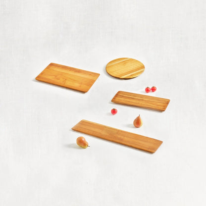 Oven kit with cutting boards and trays made from 100% certified teak wood, featuring heat-resistant, durable surfaces and natural wood grain, displayed together on a white background