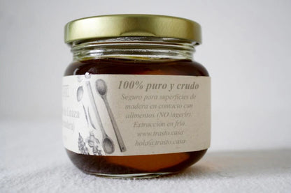 100% pure raw linseed oil for wood finishes and kitchen board maintenance, packaged in a 6-ounce glass jar with a metal cap, displayed against a white background.